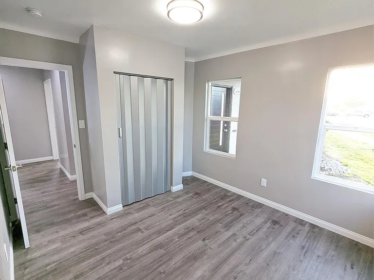 1835 W Colegrove Ave — Photo 10