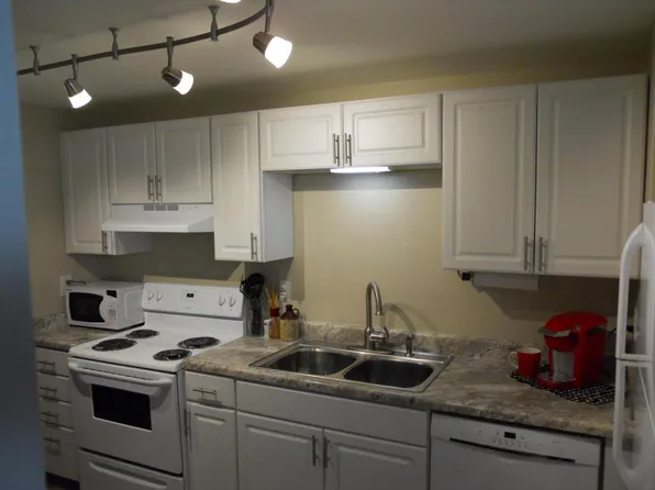 1513 Steensland Dr APT 5, Madison, WI 53704