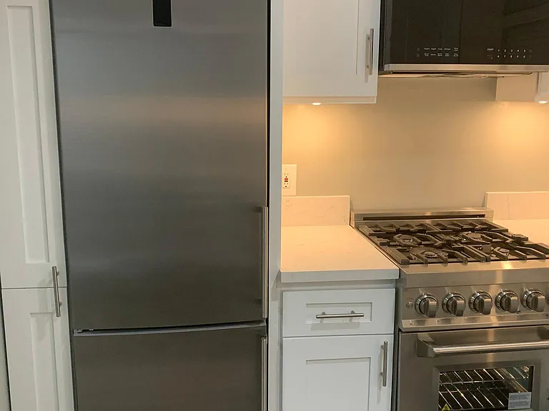 145 S La Peer Dr — Photo 8