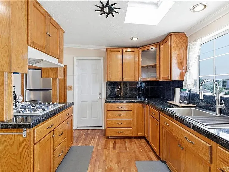 1032 Iris Ave — Photo 5