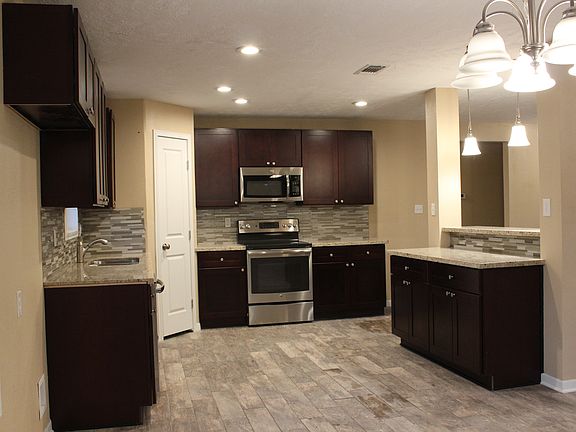 2nd image of 1501 Woodson Ln