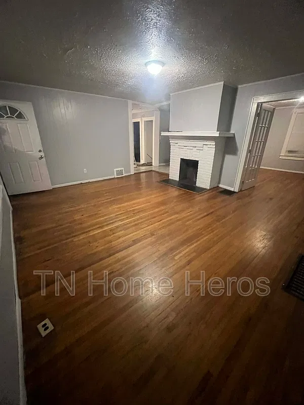 3 bed, 2.5 bath, 1250 sqft, $1,950 — Photo 3