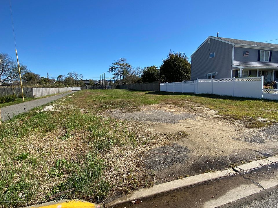 2nd image of 539 Club Dr