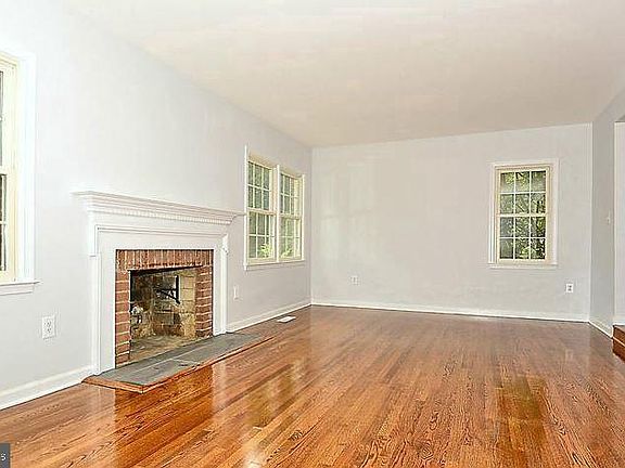 2nd image of 11416 Empire Ln