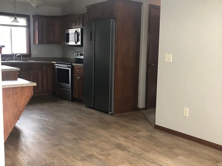 524 S Whitewood Ave — Photo 3
