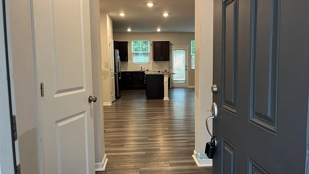 3 bed, 2.5 bath, 1680 sqft, $1,895 — Photo 4