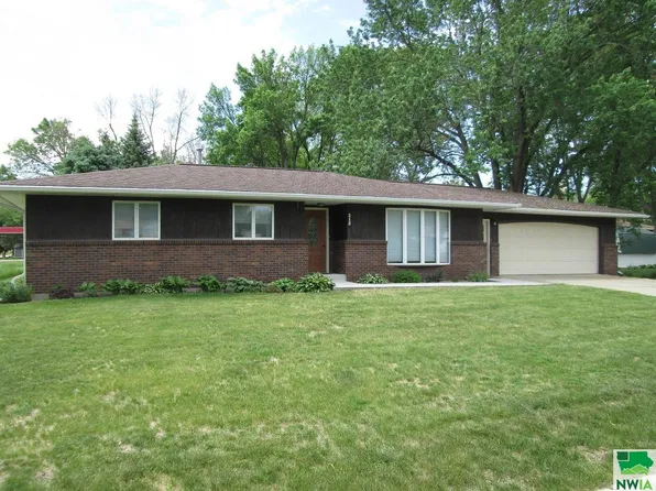 312 E Logan St, Paullina, IA 51046