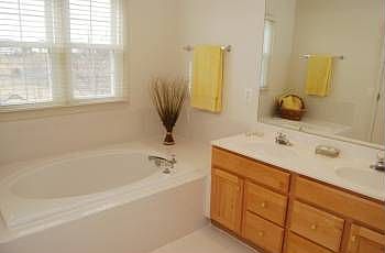 3rd image of 21915 Hyde Park Dr