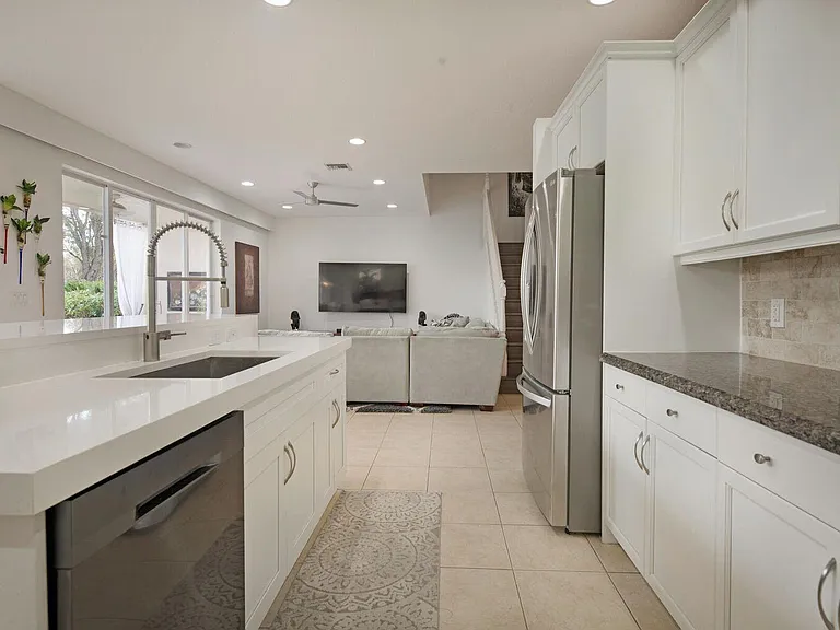 9061 Dupont Pl — Photo 14