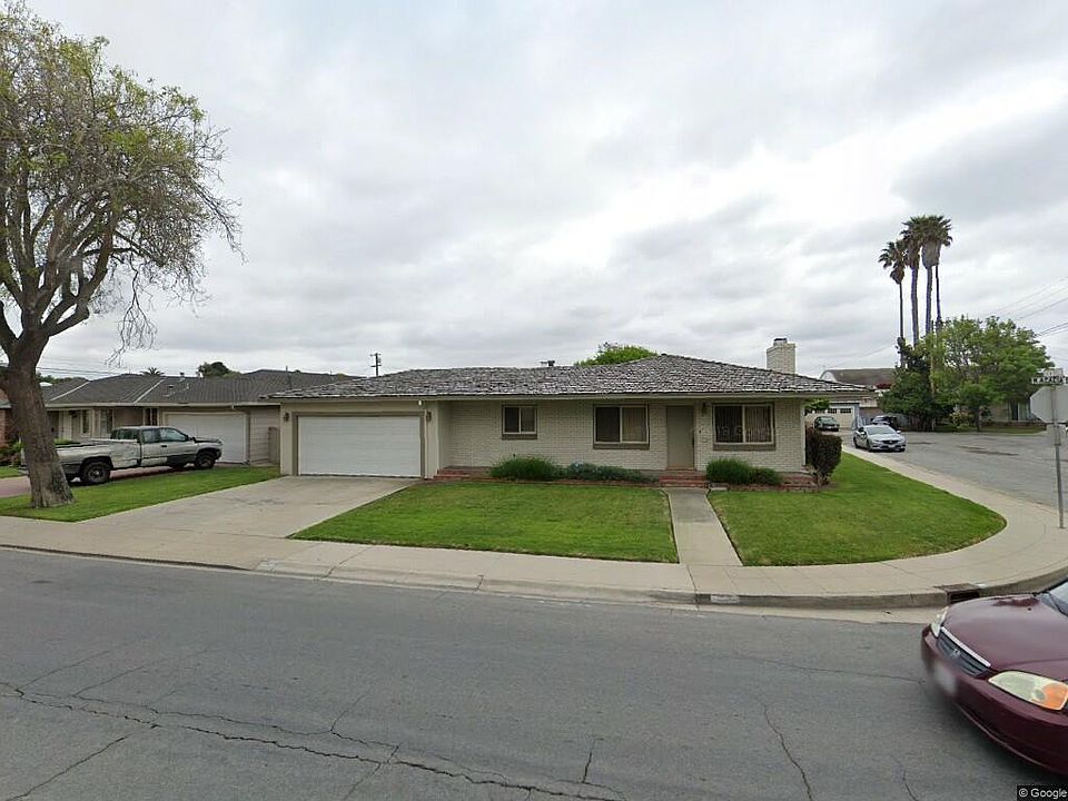 1st image of 233 W Acacia St