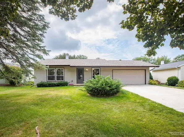 5 Grafton Cir, Madison, WI 53716