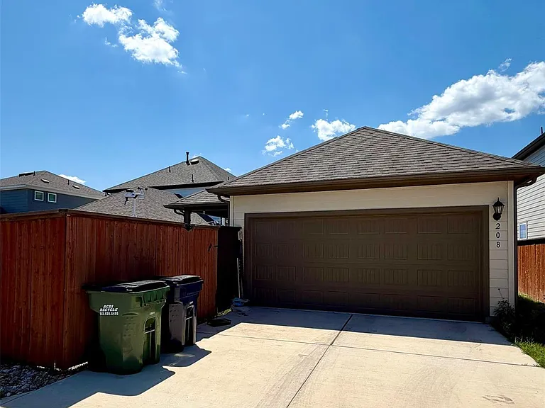 208 Flowers Ave — Photo 6