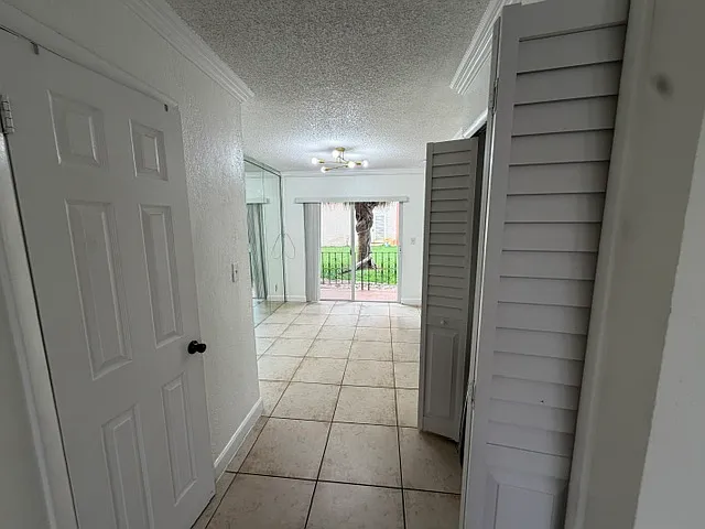 1305 W 53rd St — Photo 15