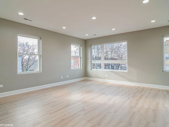5th image of 1101 N Lawndale Ave