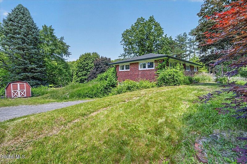 4th image of 493 Altamont Road