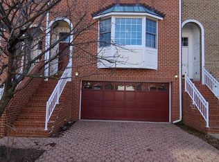 8172 Madrillon Ct, Vienna, VA 22182