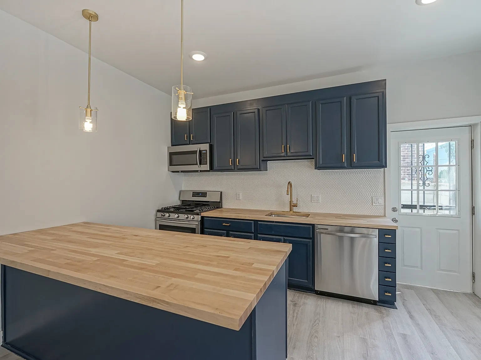 2 bed, 1320 sqft, $2,350 — Photo 4