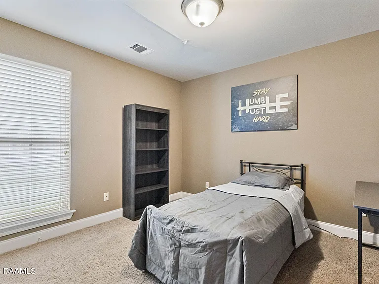 122 Acacia Ln — Photo 8