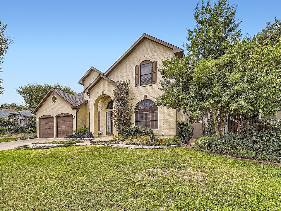 1st image of 7921 Woodland Dr