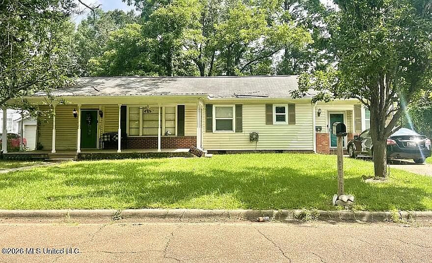 1st image of 809 Robertson St
