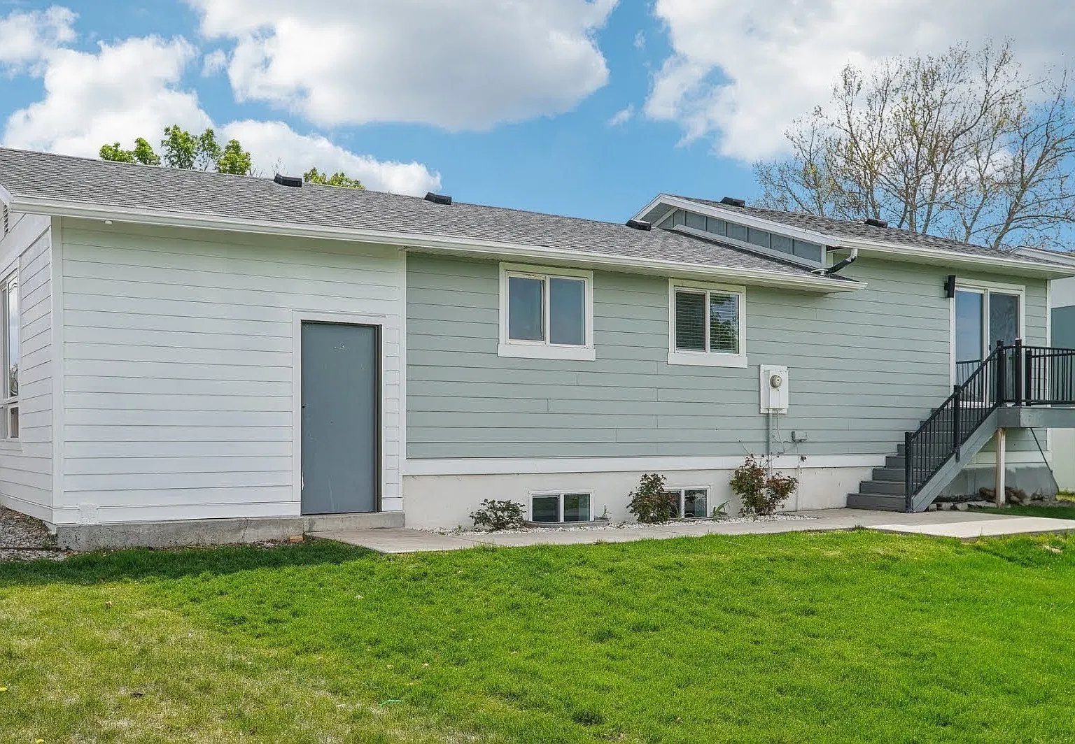 4 bed, 1925 sqft, $2,700 — Photo 2