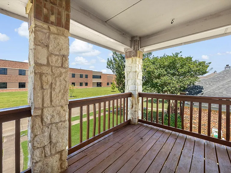 1100 Camelot Dr — Photo 19