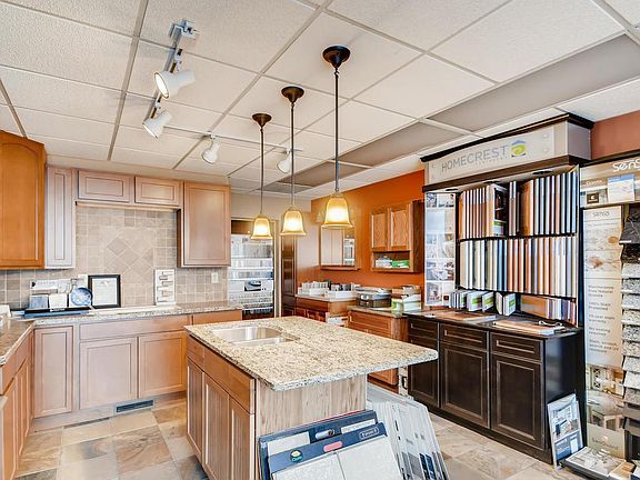 3rd image of 525 Southview Blvd