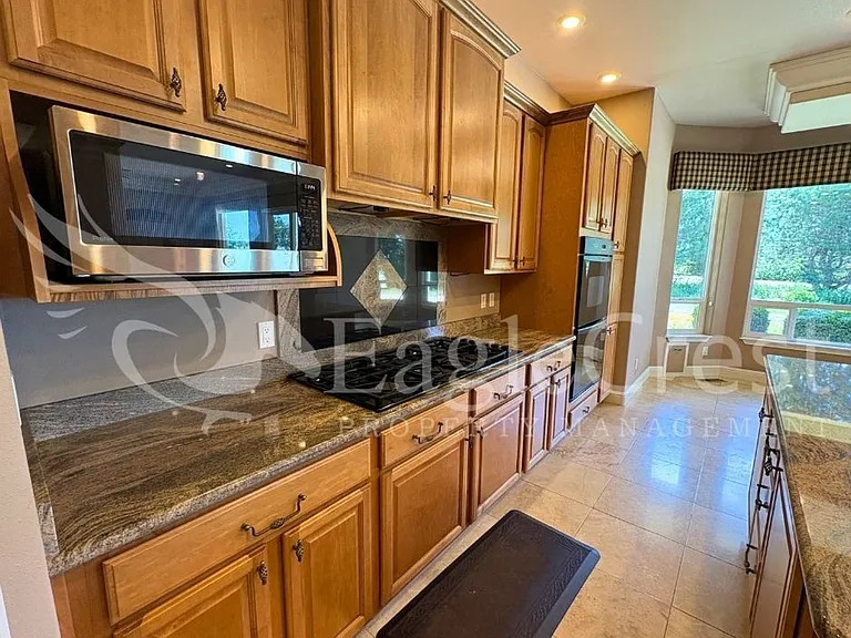 44 Vinehill Dr — Photo 61
