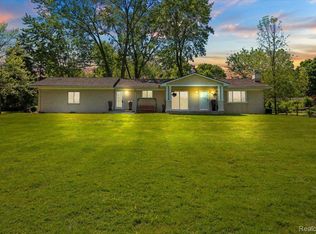 4600 Fiddle Ave, Waterford, MI 48328