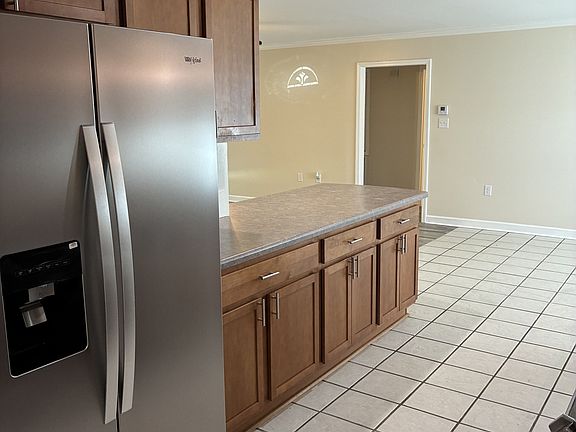 5th image of 1041 Hubbard St