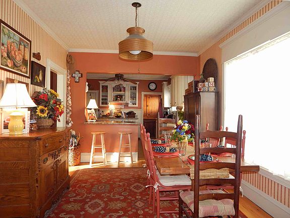 Casual Dining off kitchen