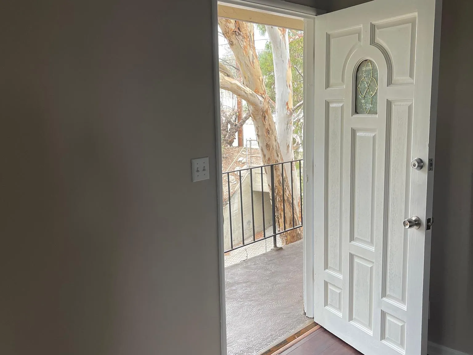 2604 Montrose Ave — Photo 2
