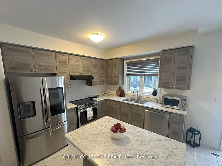 4 Amos Ave E — Photo 10