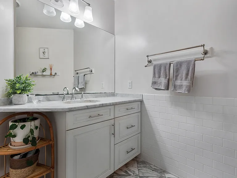 13 Harvard St #2 — Photo 16