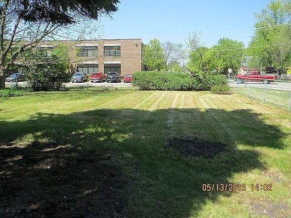 4th image of 10501 Nevada Ave