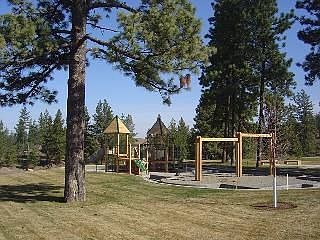 4th image of 225 N Holiday Hills Dr
