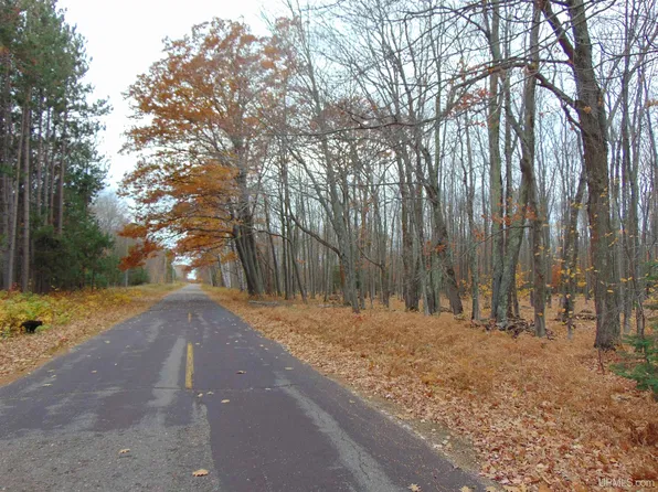 1 N Superior Rd, Atlantic Mine, MI 49905