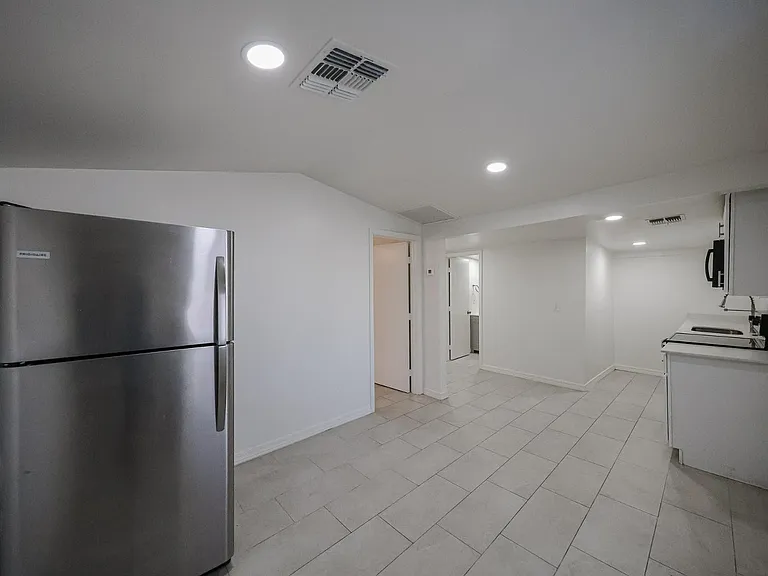 2721 E Willetta St #C — Photo 5