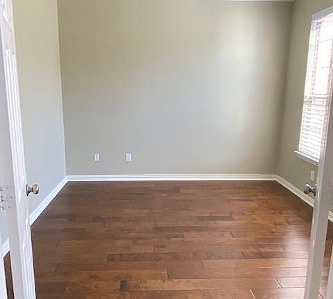 3rd image of 6204 Diamond Dr