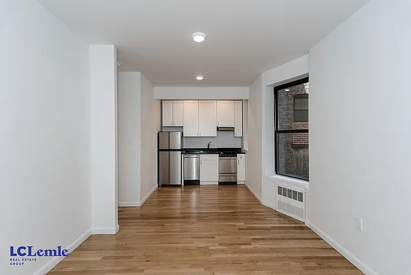 Rented by LC Lemle Real Estate Group | media 18