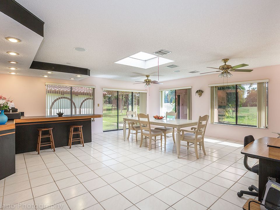 2nd image of 8003 Hibiscus Cir