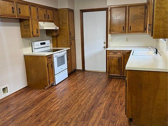 4th image of 5916 N 36th St