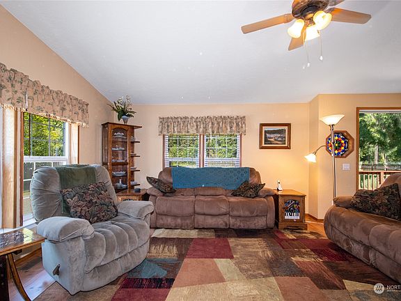 5th image of 209 Riverview Drive
