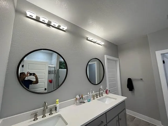 Dual vanity