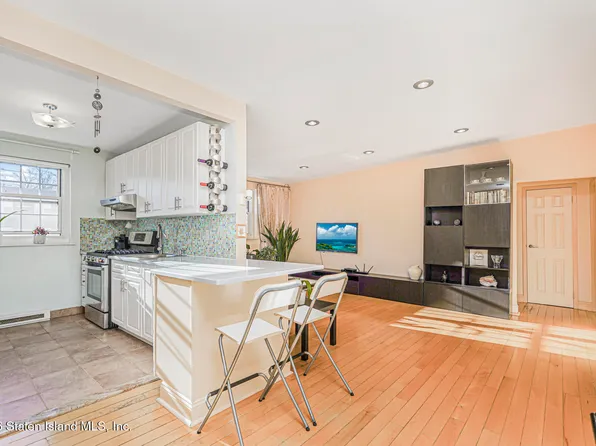 396 Maryland Ave APT 3A, Staten Island, NY 10305
