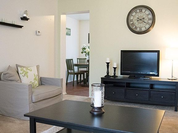 2nd image of 455 Villa Dr