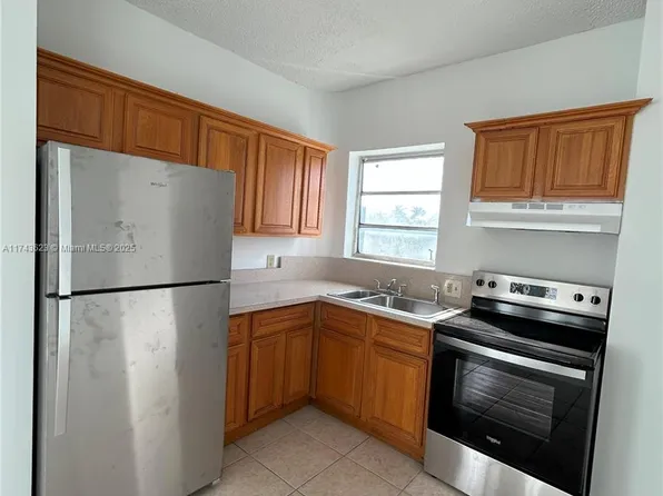 20690 NW 15th Ave APT C-143, Miami Gardens, FL 33169