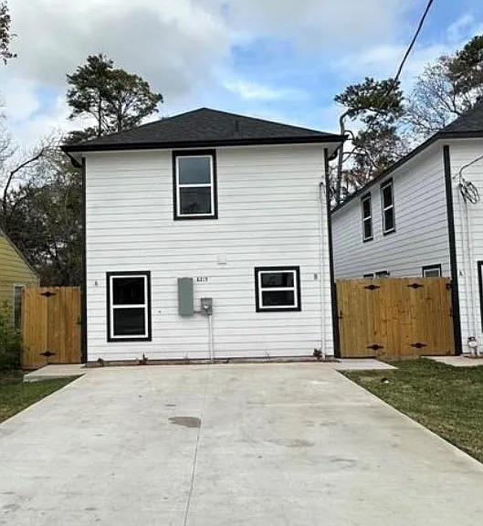 8215 Crestview Dr #B — Photo 1