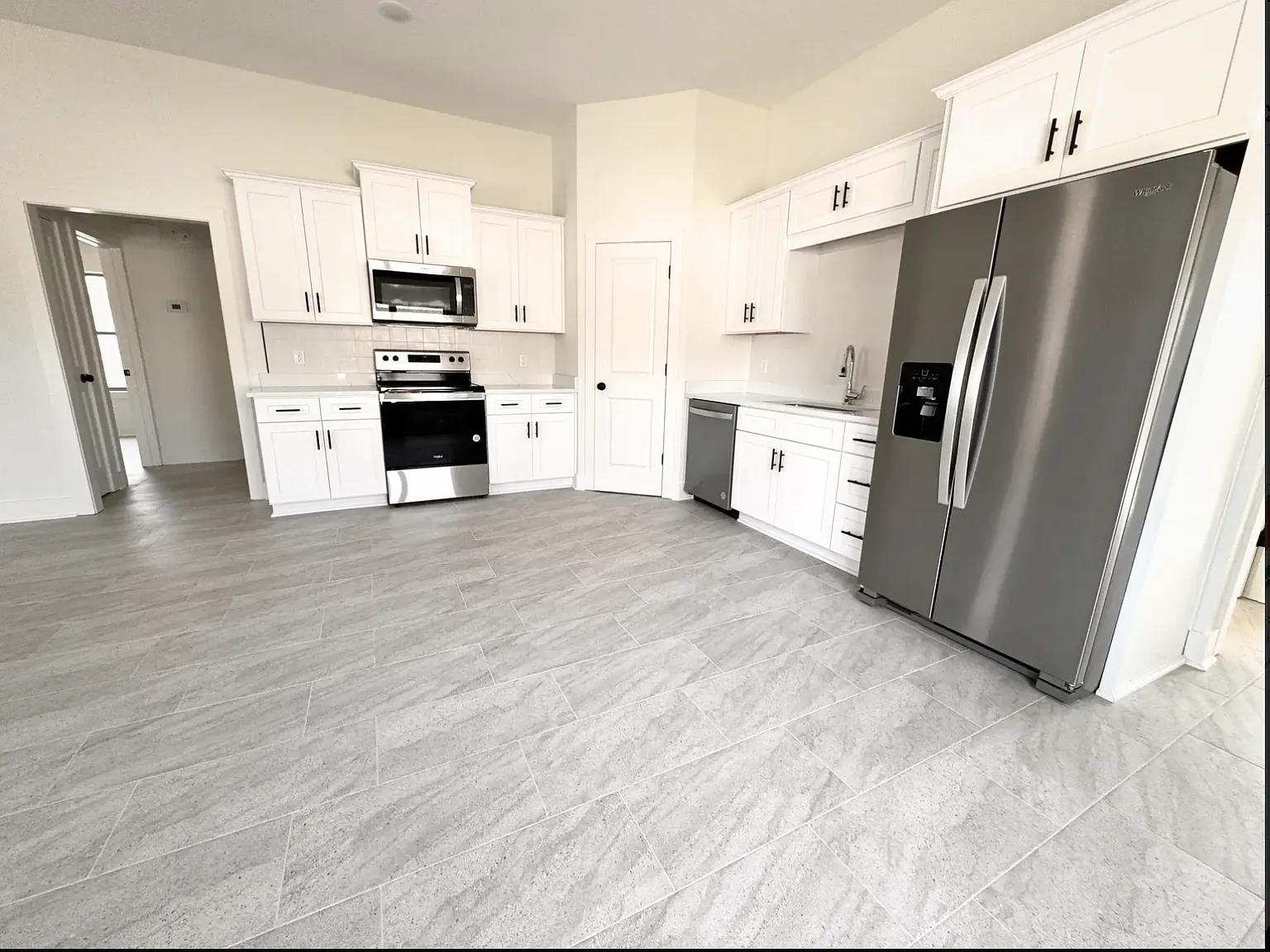 4 bed, $2,200 — Photo 4