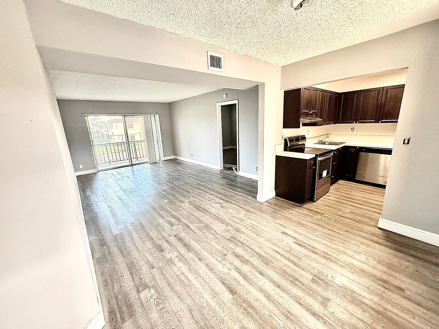 Cross Creek Apartments — Photo 4